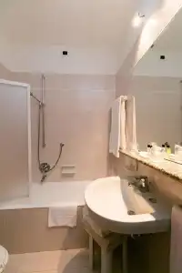 Continental Wellness & Spa - 51