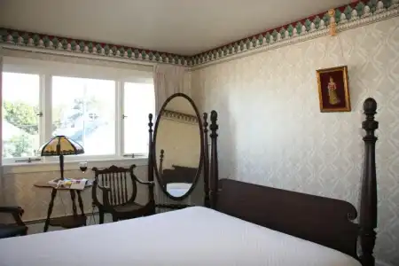 Martine Inn - 74