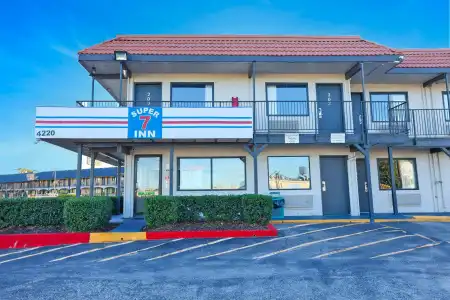 Super 7 Inn Dallas Near Duncanville - 12