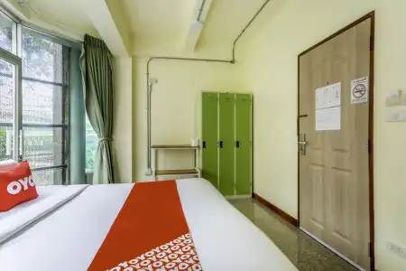 OYO 928 Leaf Hostel - 2