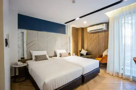 Adelphi Grande Sukhumvit - 32