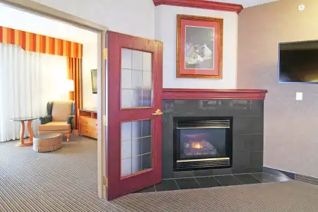Holiday Inn Express & Suites Calgary S-Macleod Trail S by IHG - 58