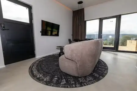 North Mountain View Suites - 28