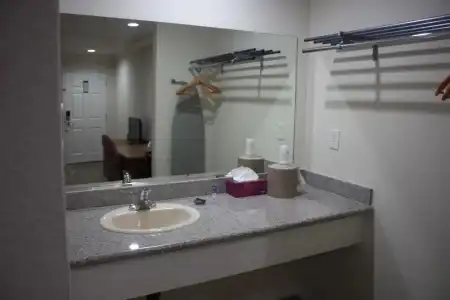 Value Inn & Suites - 28