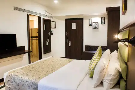 The Emerald & Executive Apartments - 108