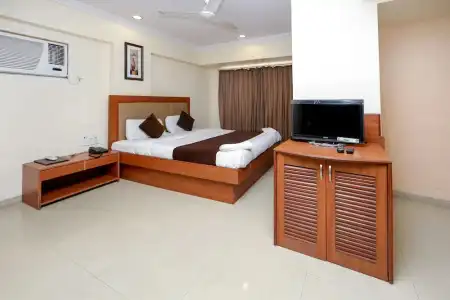 Lucky Goregaon - 23