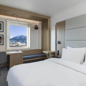 Radisson Blu, - 44