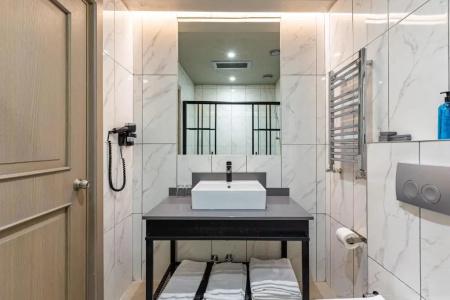 Seraglio & Suites - 84