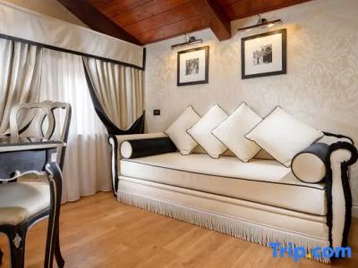 Olimpia Venice, BW signature collection - 83