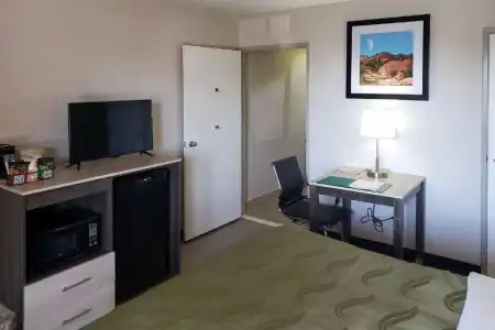 Quality Inn Airport East - 54