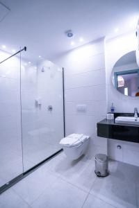 Redcon Suites - 325