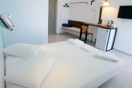 Hillside Studios & Apartments - 36