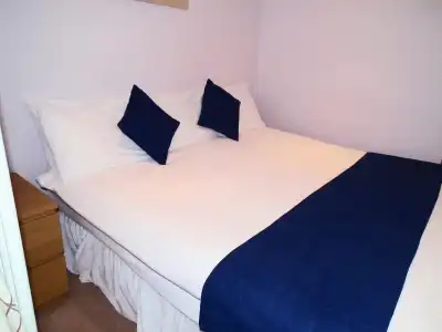The Kelvin Guest House - 13