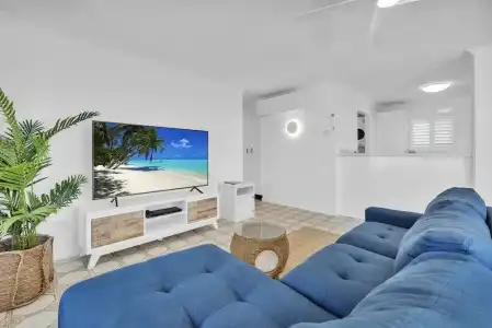 Rolling Surf Resort - 209
