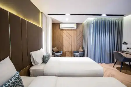 Adelphi Grande Sukhumvit - 35