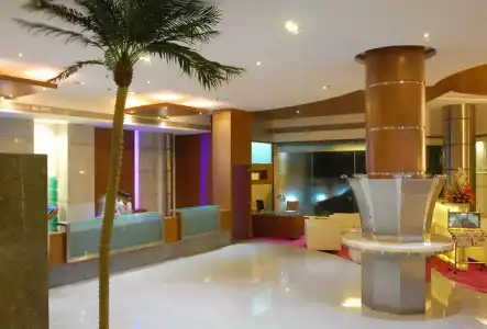 Peninsula Grand - 25