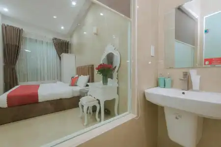 Ngan Pho Studio & - 76