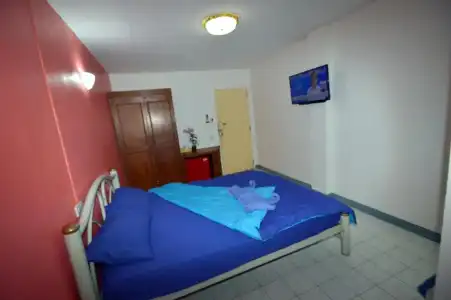 D D Inn Beach Hostel - 1
