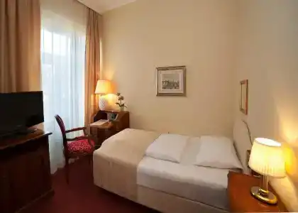 Newly Renovated Boutique Vier Jahreszeiten in the Heart of - 14