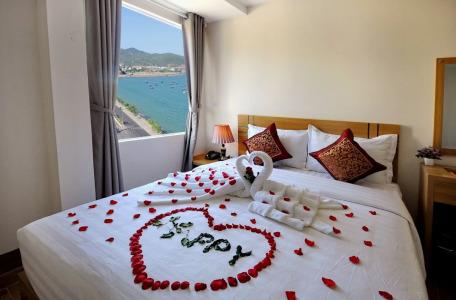 May Ngu Sac - Iridescent Clouds - 2