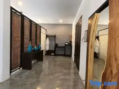 Sannot Riverside Boutique - 117