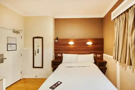 Huttons, Victoria London - 55