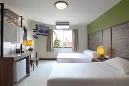 Rambuttri Village Inn & Plaza - 2