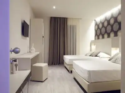 L'Hotel - 48