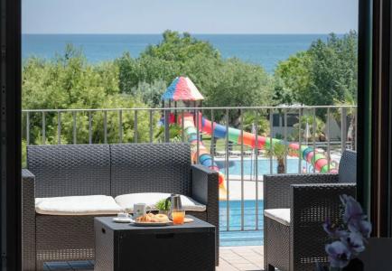 Club Del Sole Stork Family Collection - 218