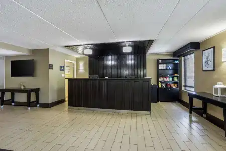 Best Western Harrisburg North - 11