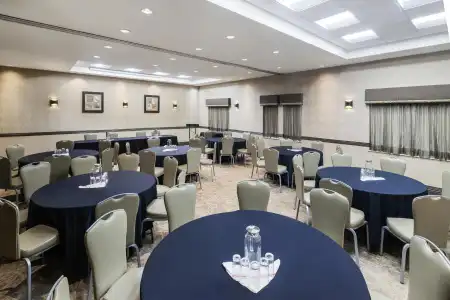 Best Western Premier Freeport Inn Calgary Airport - 22