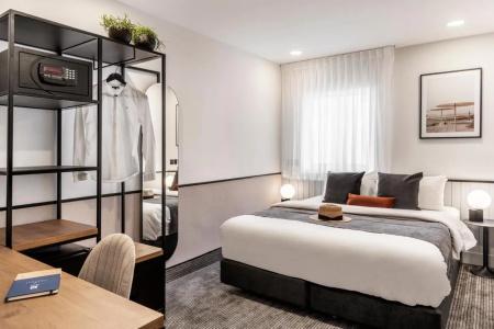 Hilton - 9