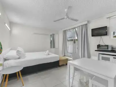 Camden Motor Inn - 83