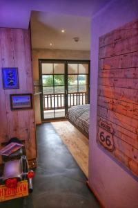 Road Stop Neandertal - 6