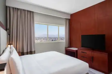 DoubleTree by Hilton - 82