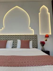 Atulyaa Taj - 96