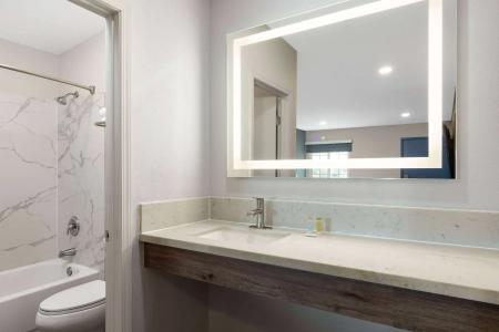 Days Inn by Wyndham Bakersfield - 8