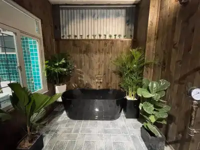 Lucas Inn - 63