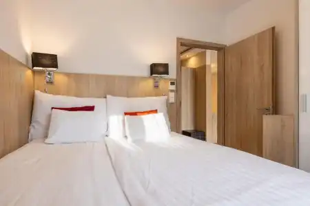 Silver Crown & Residence - 31