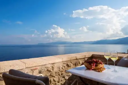 Moni Emvasis Luxury Suites - 79