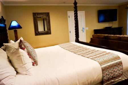 Lantern Light Inn - Romantic Getaway - 58