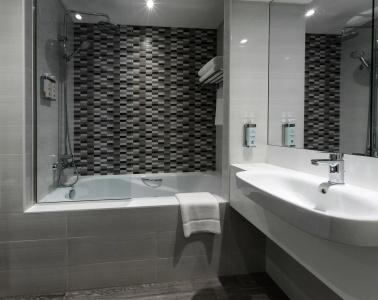 Premier Inn Dubai Barsha Heights - 7