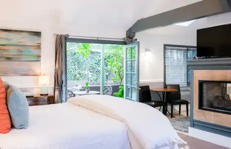 1801 First Luxury Inn - 32