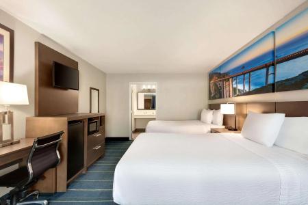 Days Inn & Suites by Wyndham Anaheim at Disneyland Park - 3