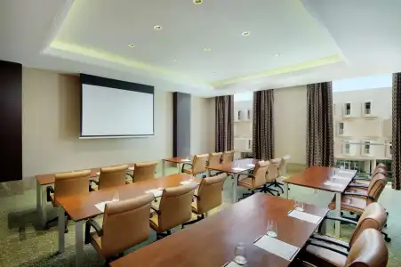 DoubleTree by Hilton Doha - Al Sadd - 16
