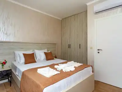 Luxury Apartments Queen - 41