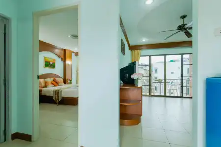 RK Guesthouse - 12