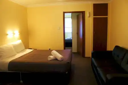 Ferry Motel - 3
