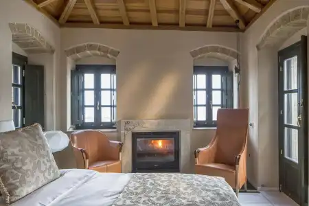 Moni Emvasis Luxury Suites - 5