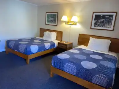 A Holiday Motel - 26